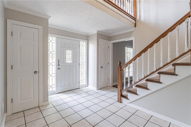 Building Photo - 736 Singley Dr
