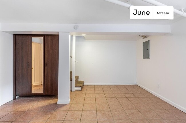 Building Photo - 616 Orleans Pl NE