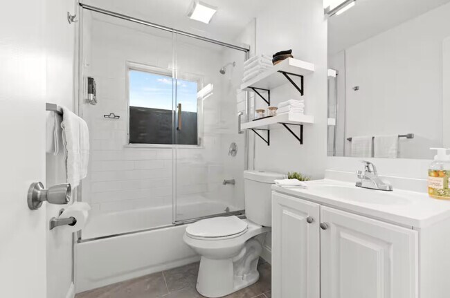 Building Photo - 3204 NW 10th St