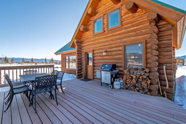 Building Photo - 5077 Pine Dr