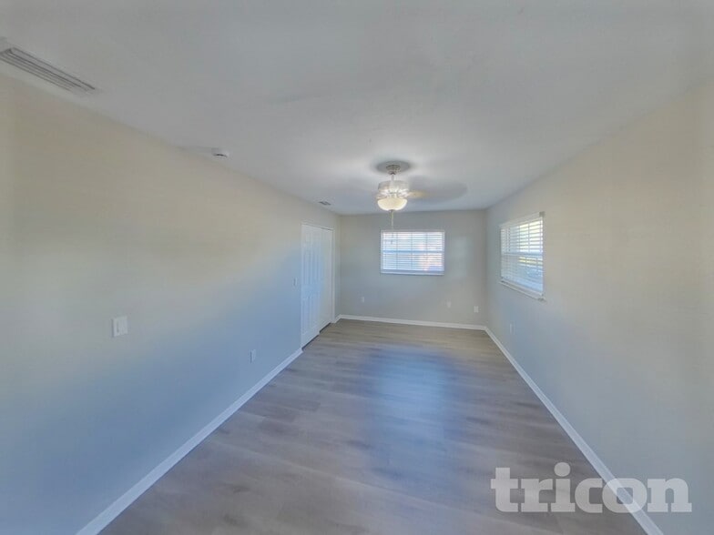 Building Photo - 4000 Berkshire Dr