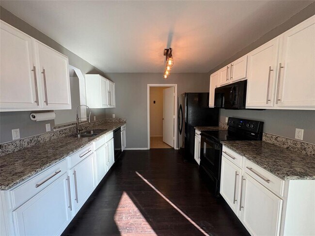 Building Photo - 8932 Southwick Dr