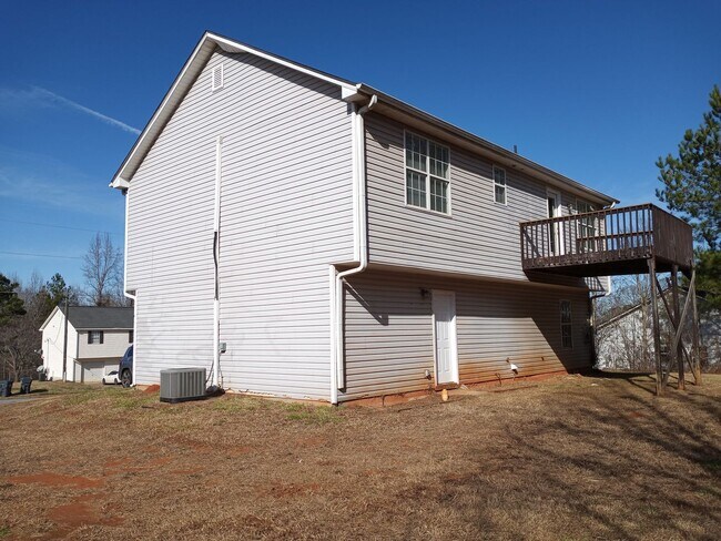 Building Photo - 3/2 with Large Bonus Room  - Split level home with large backyard