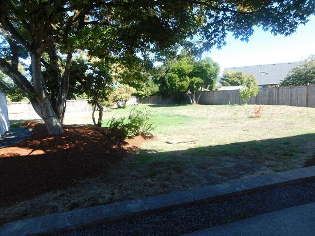 Building Photo - Beautiful 4 Bedroom, 2.5 Bathroom Home in ...