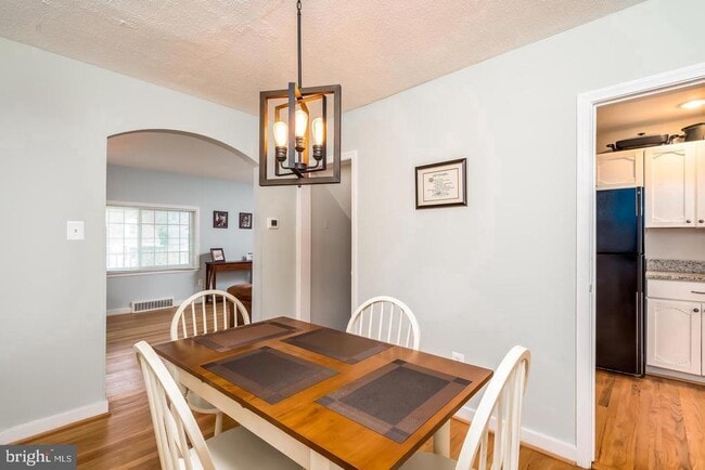 Building Photo - 5106 25th Pl N