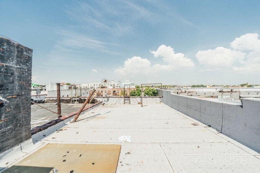 Building Photo - Large 2 Bedroom Apt in Bushwick!