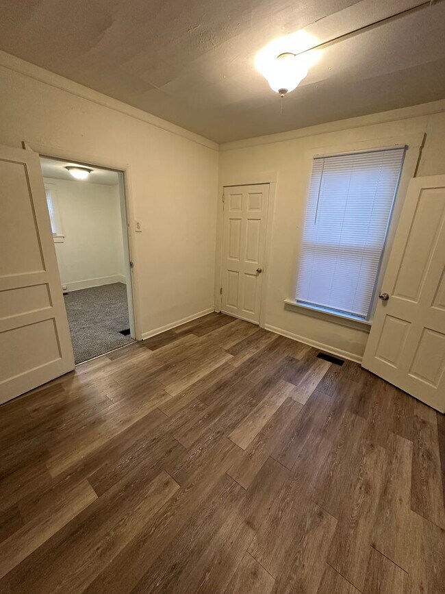 Building Photo - RD1118