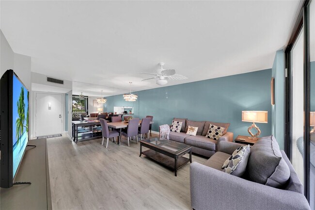 Building Photo - 5250 Las Verdes Cir