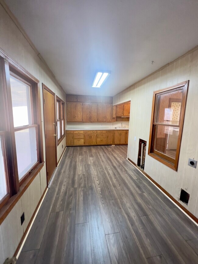 Building Photo - 325 Jackson St