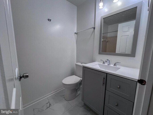 Building Photo - 782 Southern Hills Dr