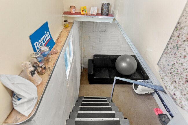 Building Photo - 123 Adams St