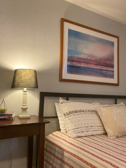 Building Photo - 616 W Mulberry St