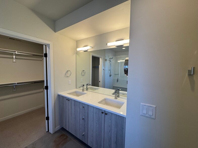 Building Photo - 2625 W 25th Ave