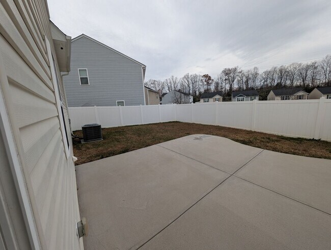 Building Photo - Spacious Townhome in Kingstree!