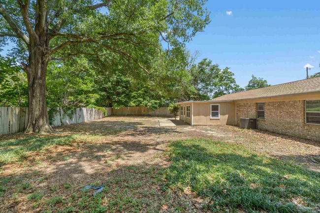 Building Photo - Scenic Heights Living at an Affordable Price!