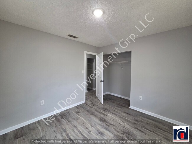 Building Photo - Large 2/1- Minutes from Downtown Leesburg/...