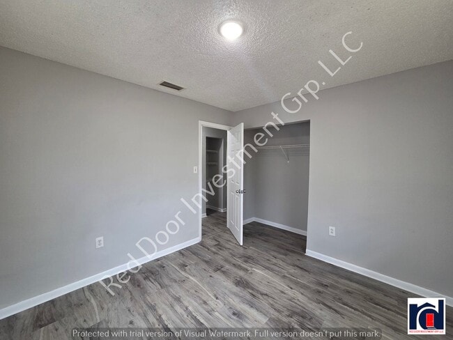 Building Photo - Renovated Large 2/1- Minutes from Downtown...