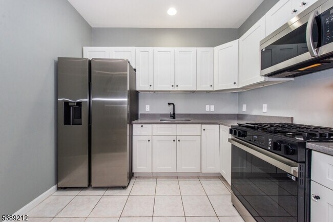 Building Photo - 1878 Springfield Ave