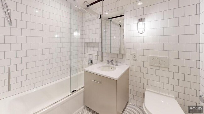 Building Photo - 5 bedroom in NEW YORK NY 10009