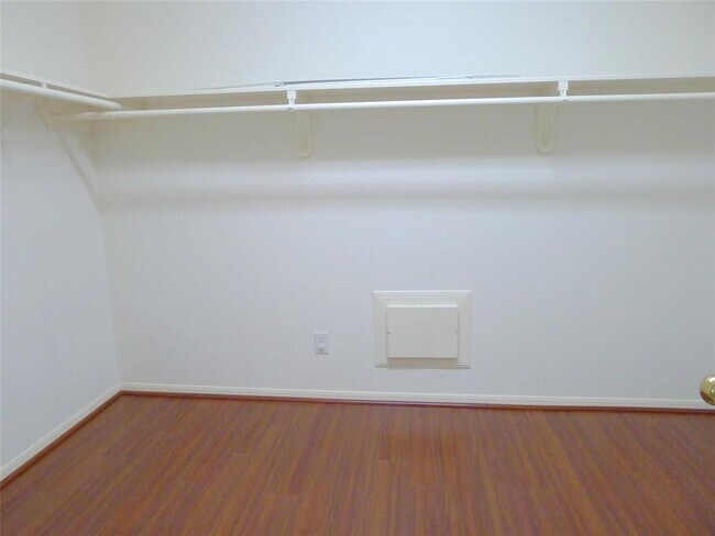 Building Photo - 22610 Cascade Springs Dr