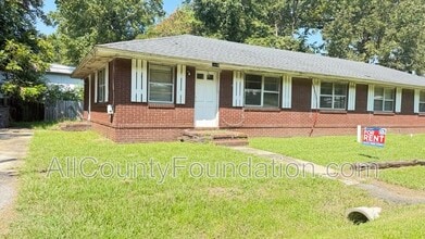 Building Photo - 5613 Parana St