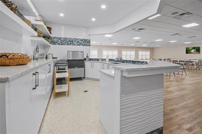 Building Photo - 2809 Florida Blvd
