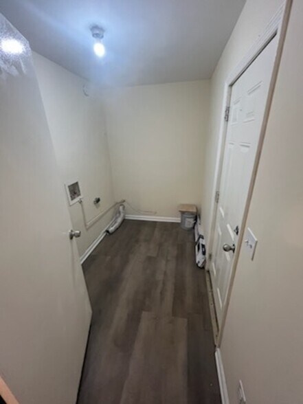 Building Photo - 103 Kimeran Ln APT B