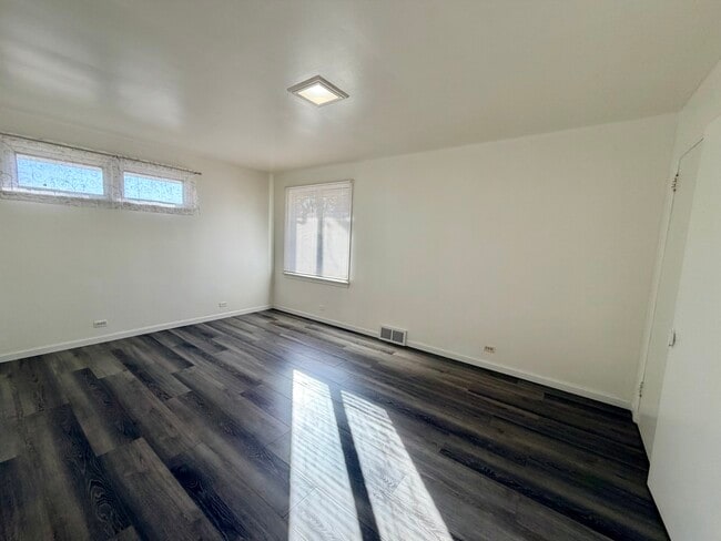 Building Photo - 308 S Division St