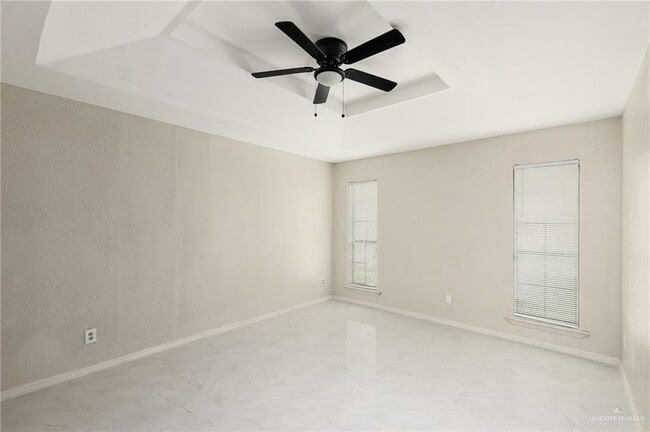 Building Photo - 15 Diana Dr