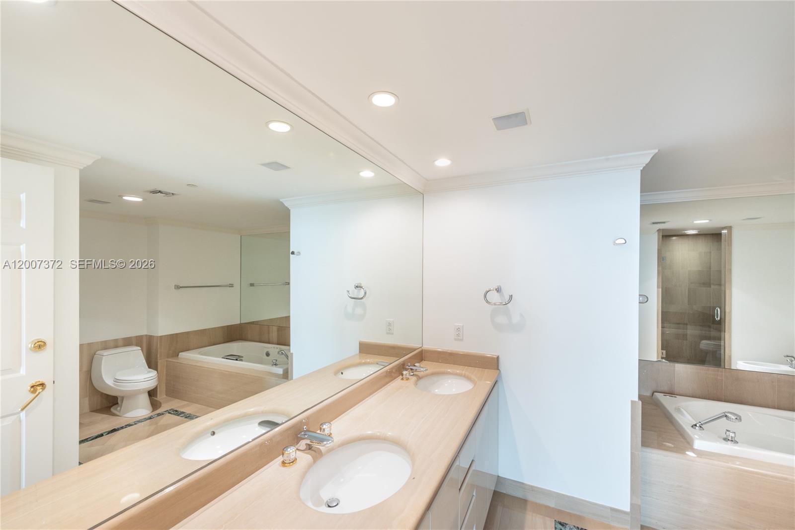 Building Photo - 1643 Brickell Ave