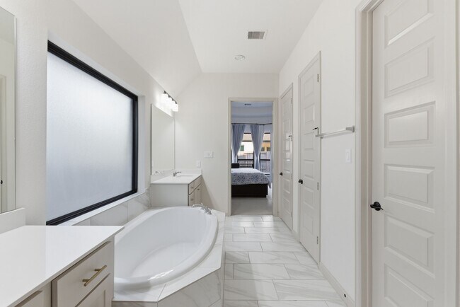 Building Photo - 2215 Crystal Reef Ct