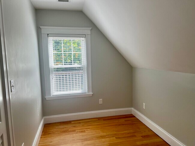 Building Photo - 25 Seymour St