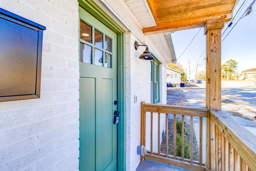 Building Photo - 2311 Bull St