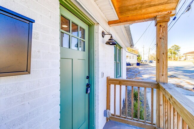 Building Photo - 2311 Bull St