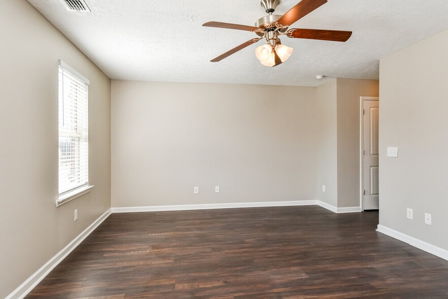 Building Photo - 6465 Paddington Way