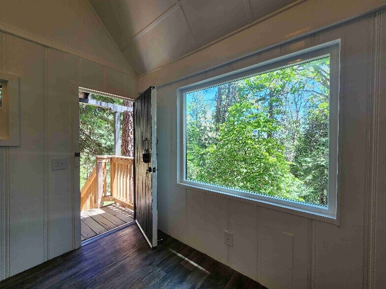 Building Photo - 825 Sierra Vista Dr