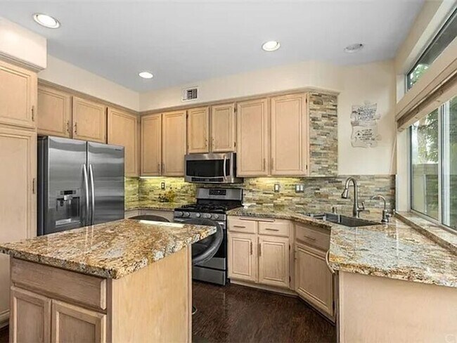 Building Photo - 908 S Lone Pine Ln