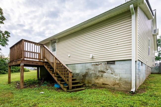 Building Photo - Charming home in the center of Lafayette!