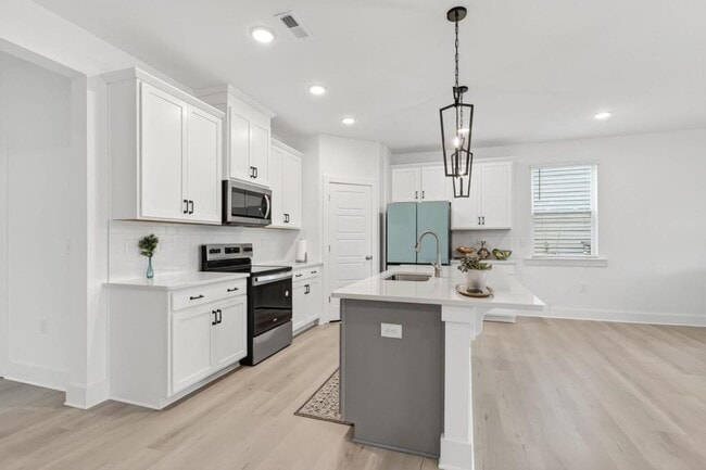 Building Photo - 163 Little Crk Dr