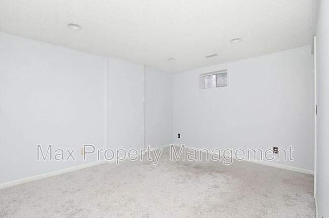 Building Photo - 2400 Rocklyn Dr