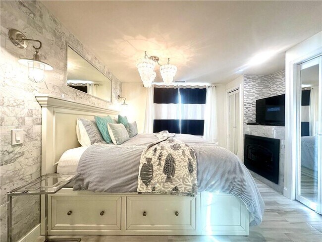 Building Photo - 312 America