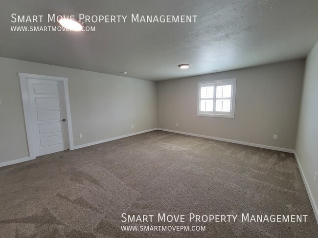 Building Photo - Spacious 3 bed plus bonus room and office ...