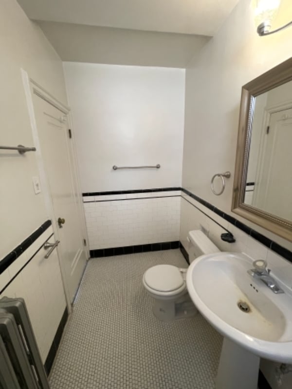 Building Photo - 1263 W Pratt