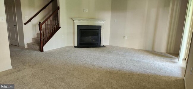 Building Photo - 42535 Dreamweaver Dr