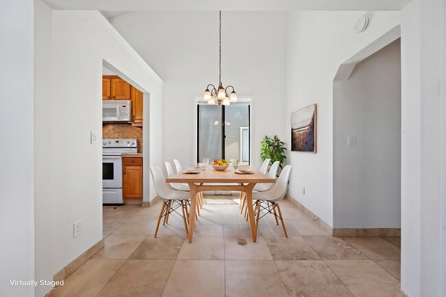 Building Photo - Beautiful 2 Bed, 2 Bath Townhome | Vaulted Ceilings, Private Courtyard & Fireplace