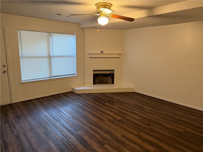 Building Photo - 2285 E Kantz Ln S