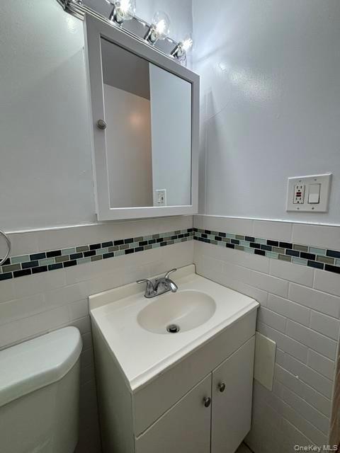 Building Photo - 44 Oakwood Rd