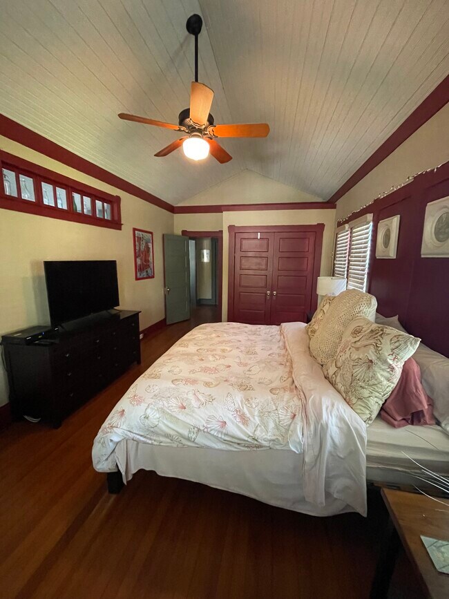 Building Photo - 1404 4th Ave