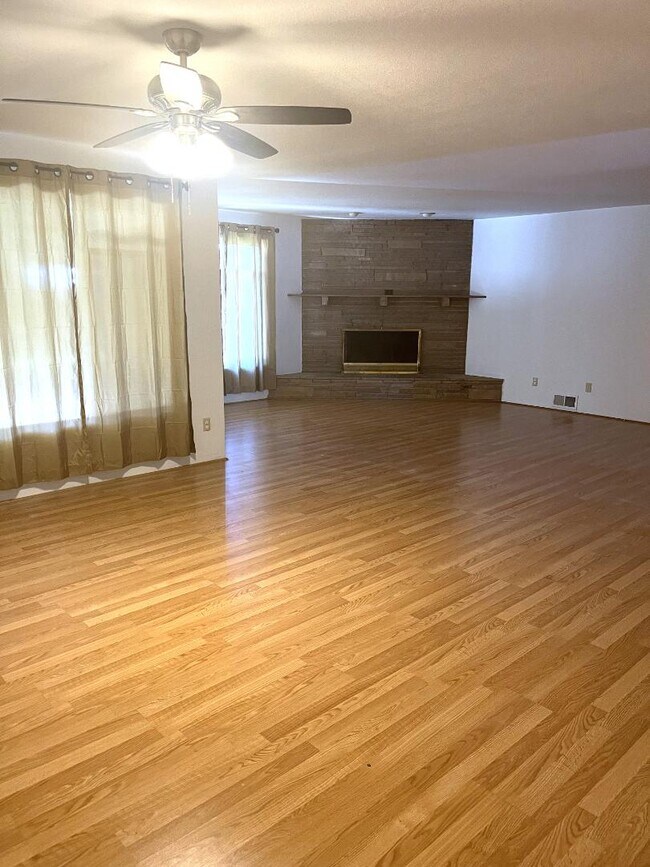 Building Photo - 7731 Filice Dr