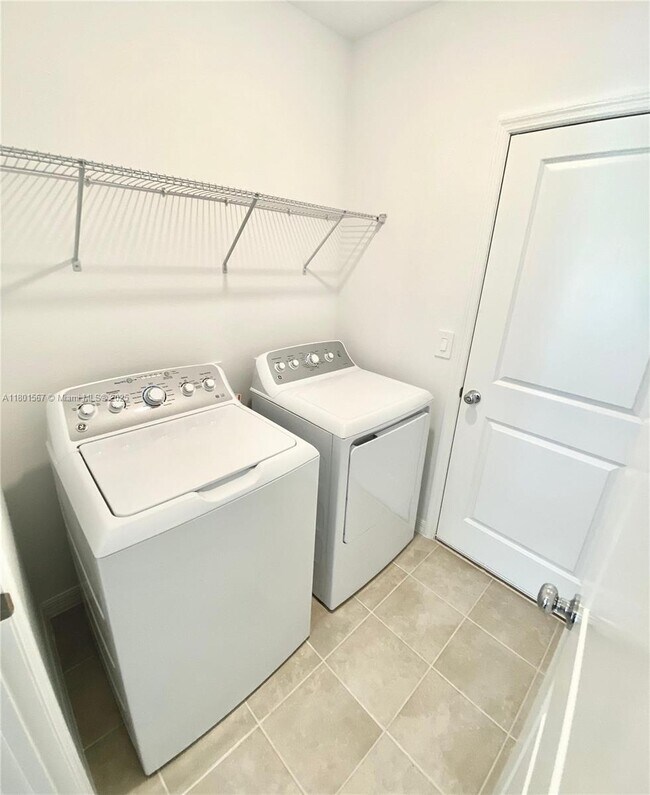 Building Photo - 4799 Guinep Ln